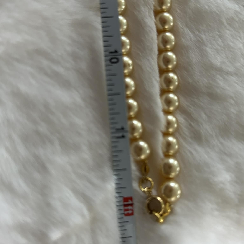 Classic Gold Pearl Necklace - Women Jewelry - Picture 3 of 4